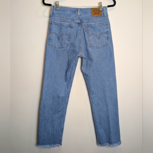 Levi's Premium Big E Wedgie Straight Frayed Raw Hem Jeans Size 26 - Picture 2 of 9